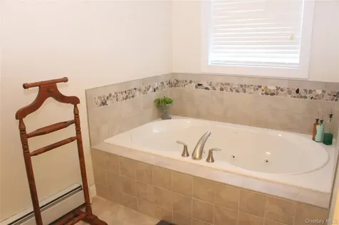 12 Neveles Pride Court Pine Bush NY 12566