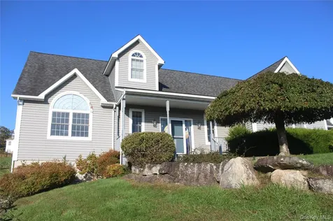 12 Neveles Pride Court Pine Bush NY 12566