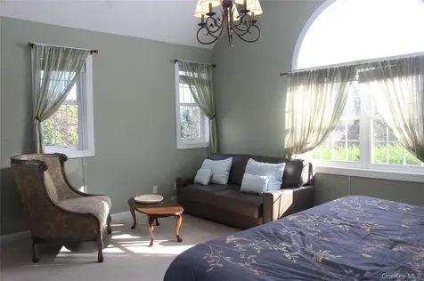 12 Neveles Pride Court Pine Bush NY 12566