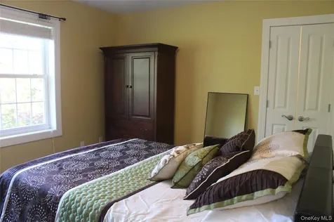 12 Neveles Pride Court Pine Bush NY 12566