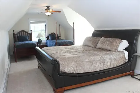 12 Neveles Pride Court Pine Bush NY 12566