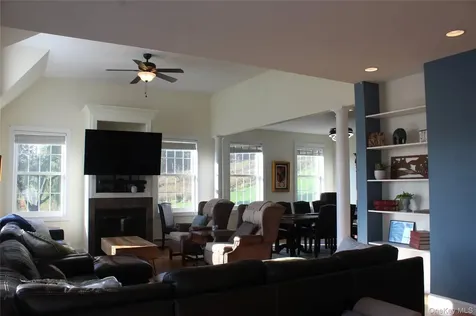 12 Neveles Pride Court Pine Bush NY 12566