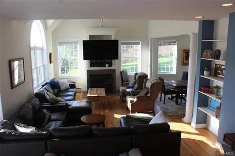 12 Neveles Pride Court Pine Bush NY 12566