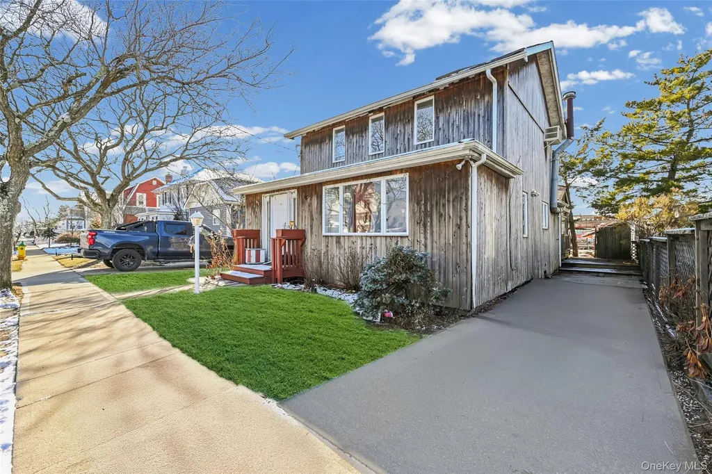 130 Gordon Place Freeport NY 11520