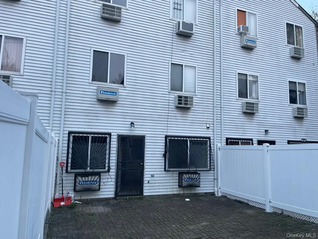 7 Dune Court Bronx NY 10473
