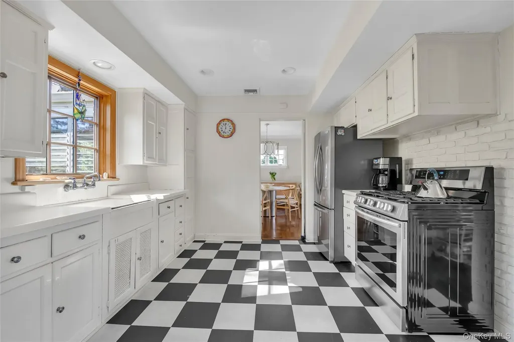 96 Quaker Ridge Road Manhasset NY 11030