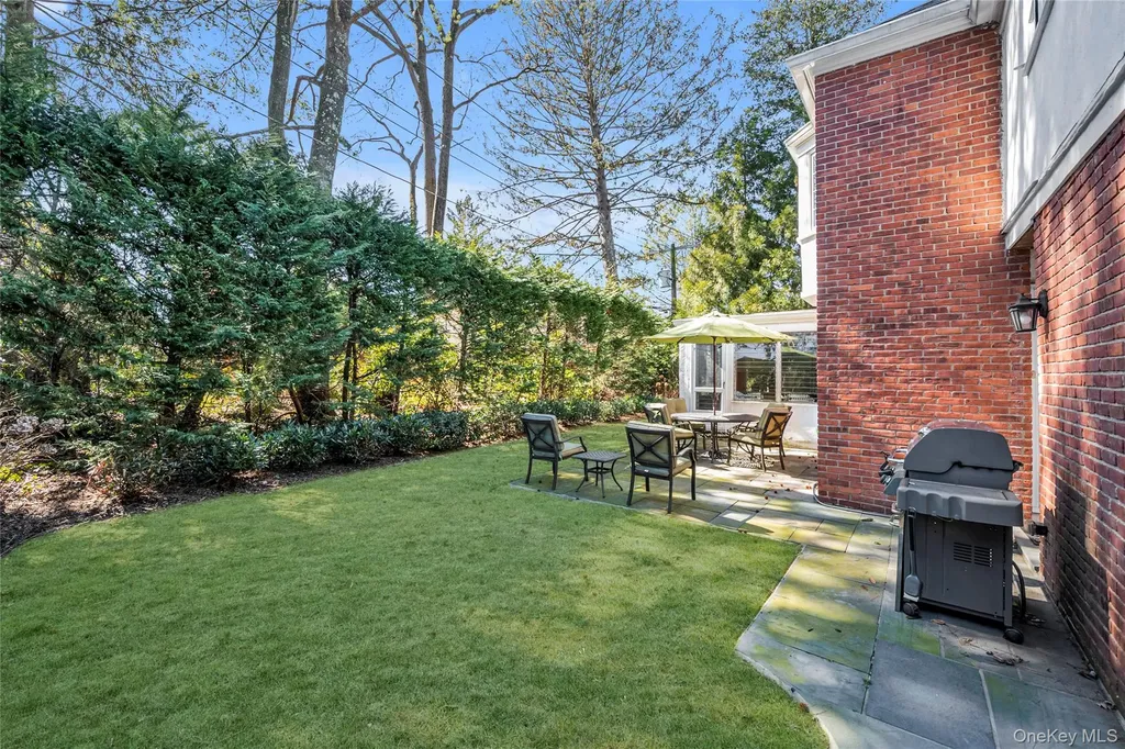 96 Quaker Ridge Road Manhasset NY 11030