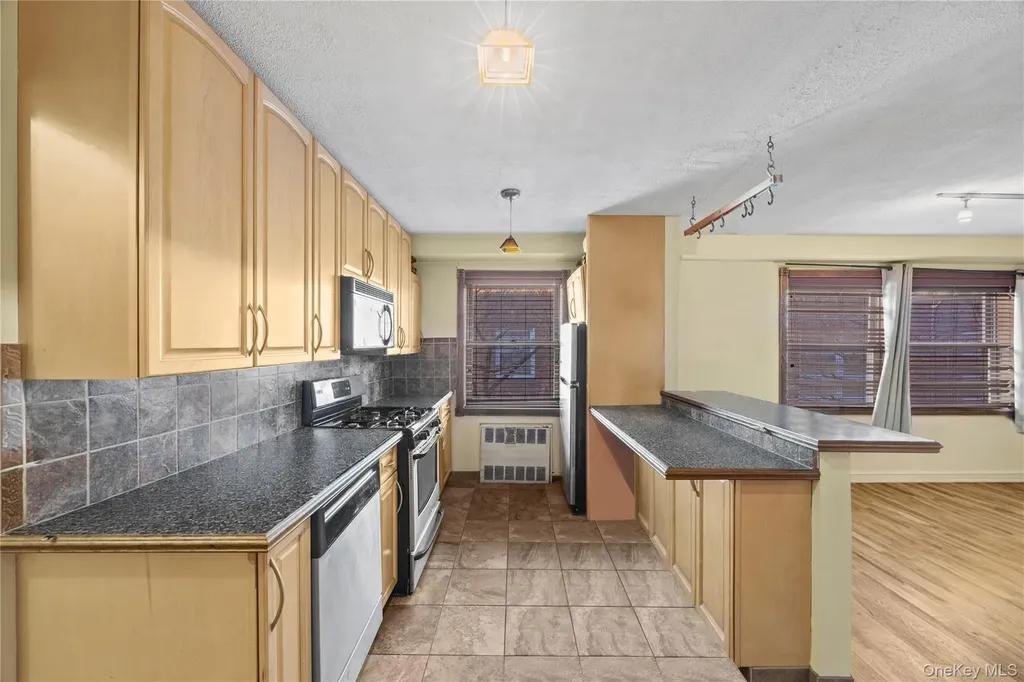 6291 Broadway Bronx NY 10471