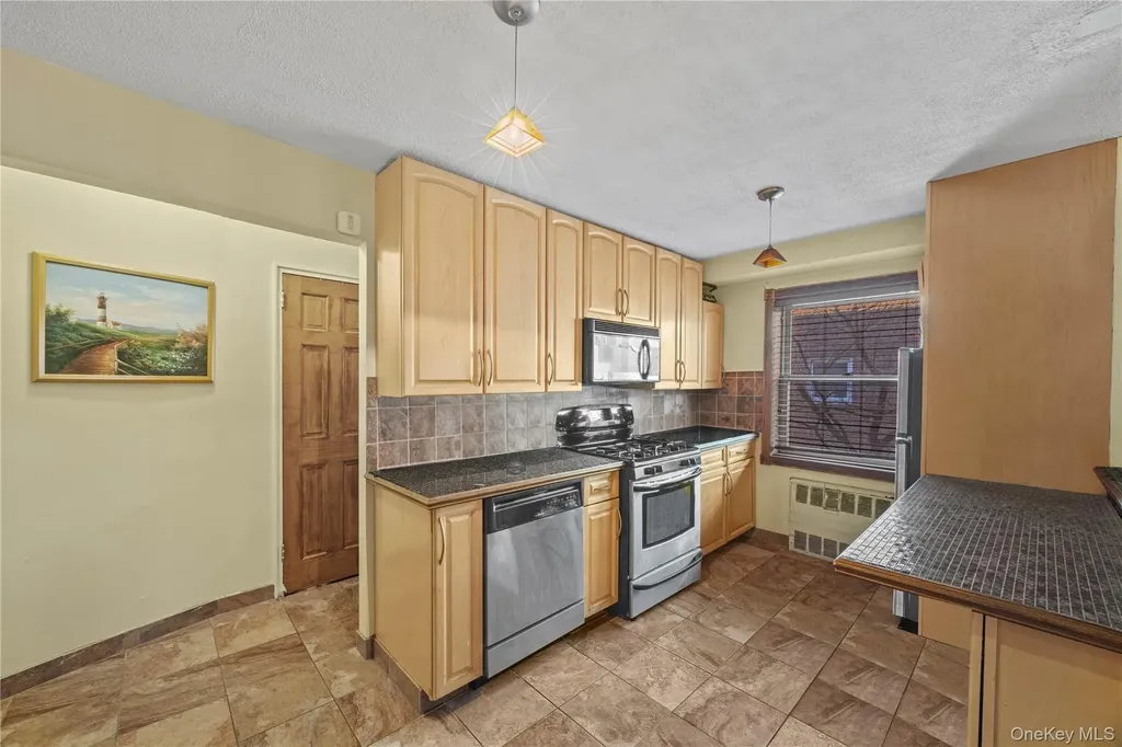 6291 Broadway Bronx NY 10471