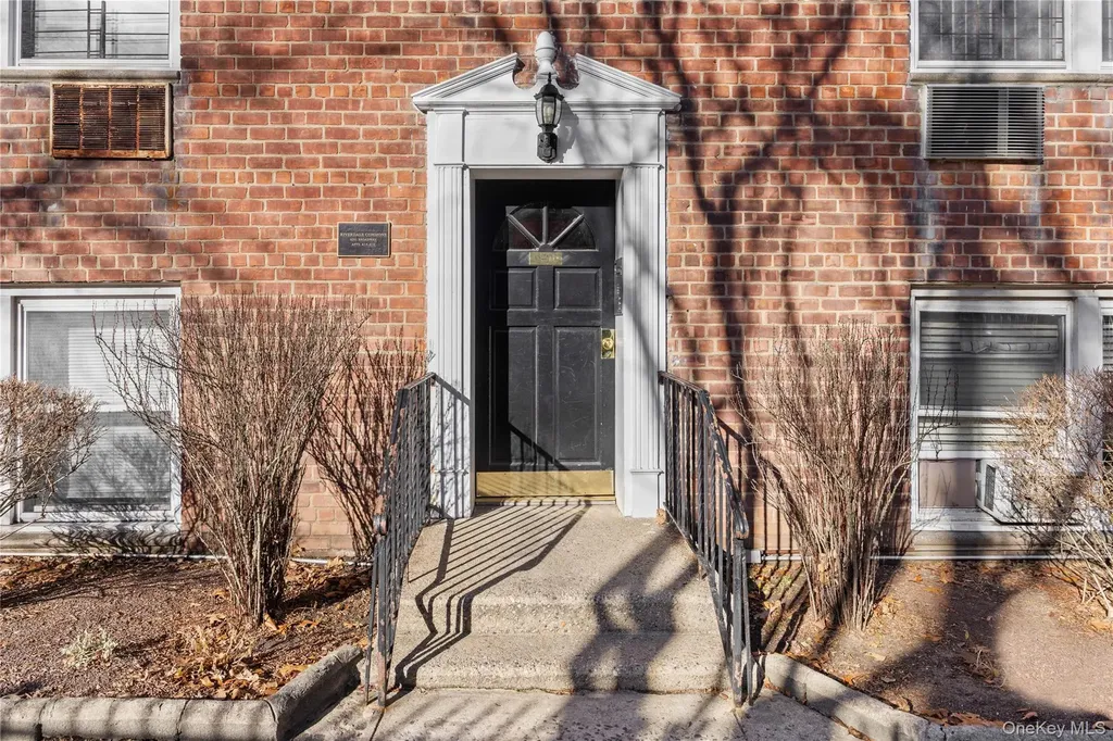 6291 Broadway Bronx NY 10471