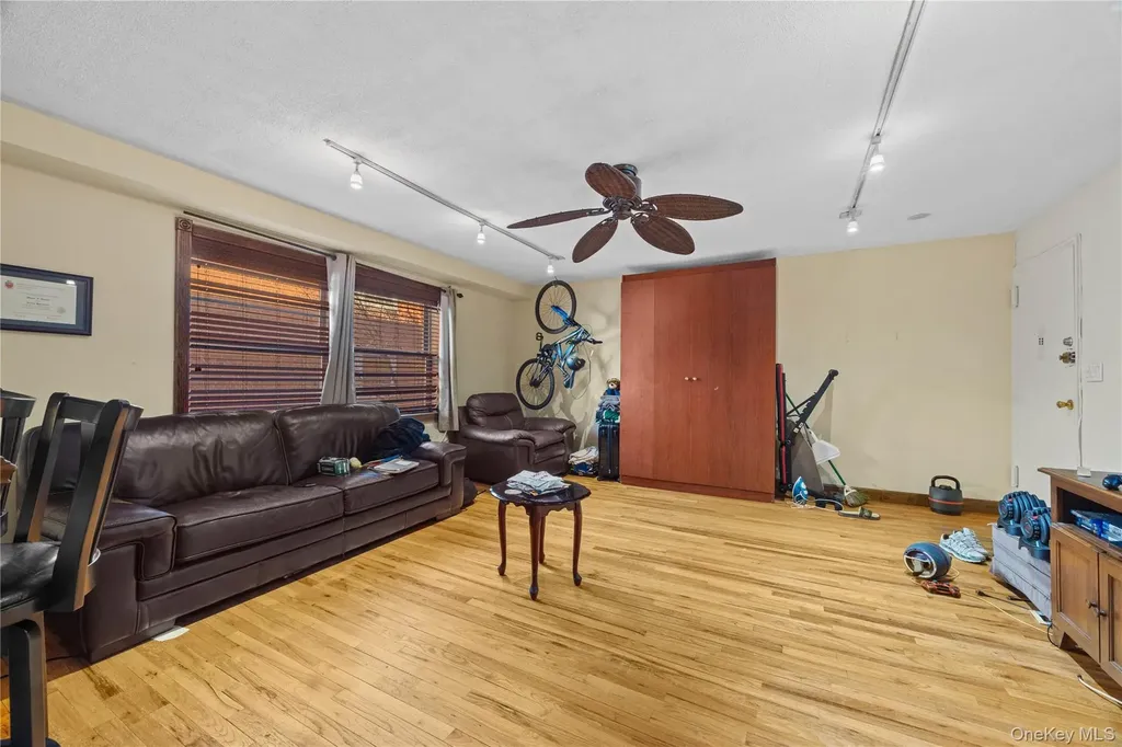 6291 Broadway Bronx NY 10471