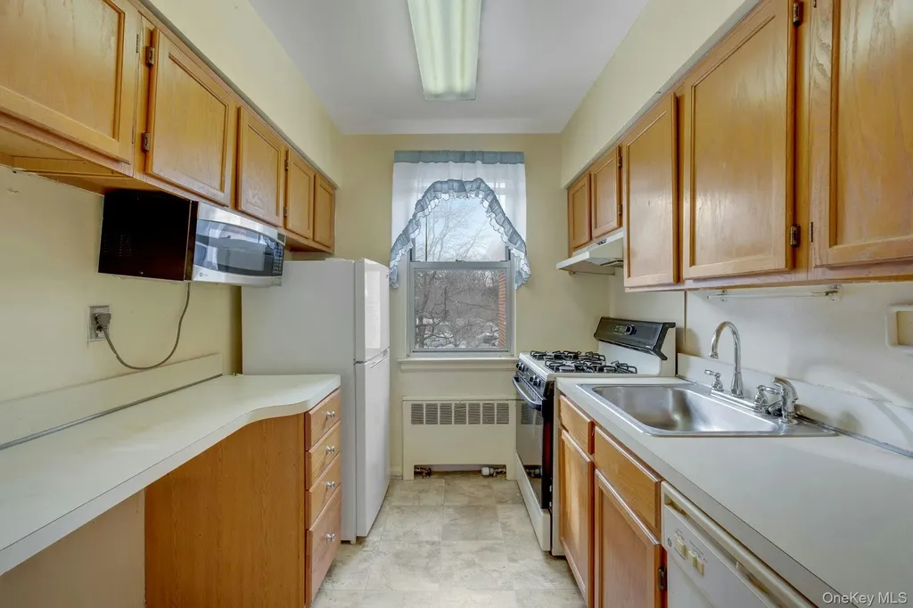 4 Bryant Crescent White Plains NY 10605
