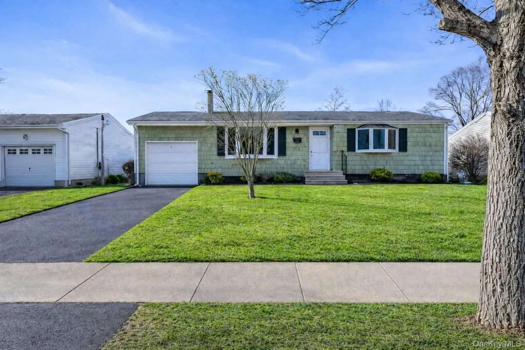 53 Calvert Avenue Commack NY 11725
