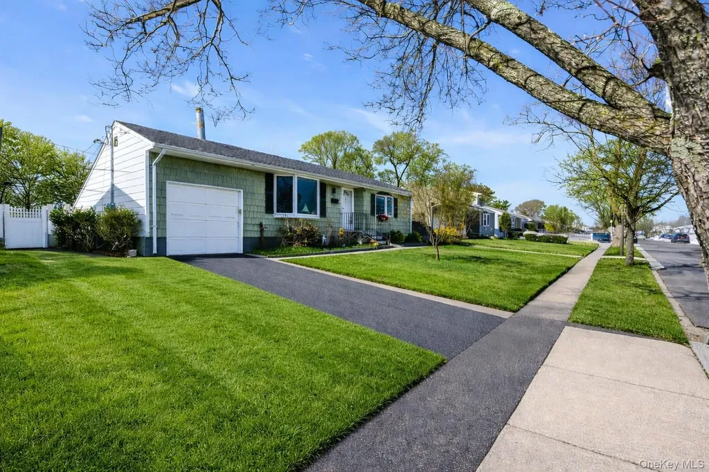53 Calvert Avenue Commack NY 11725
