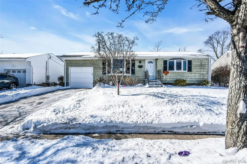 53 Calvert Avenue Commack NY 11725