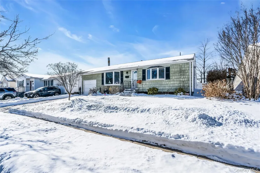 53 Calvert Avenue Commack NY 11725