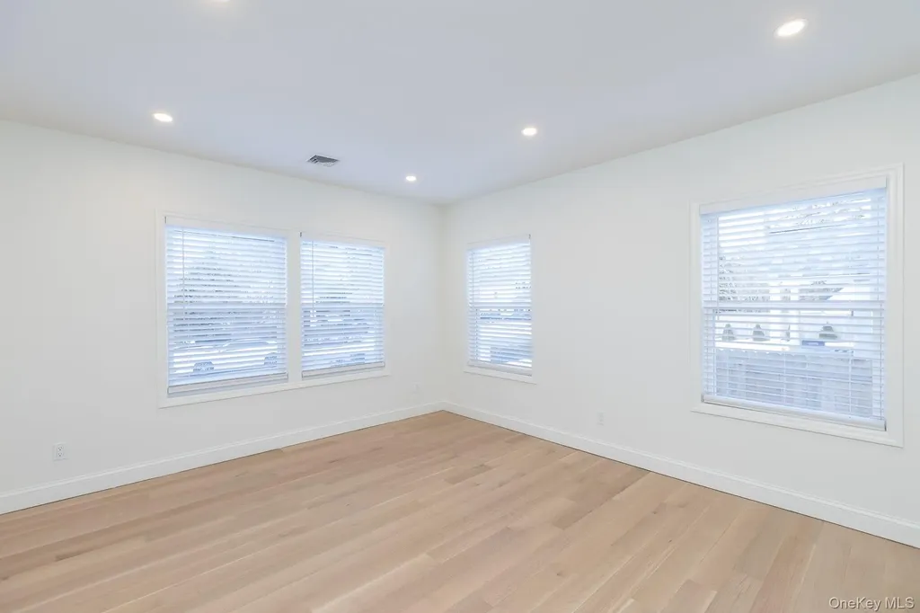 28 Locust Bayport NY 11705