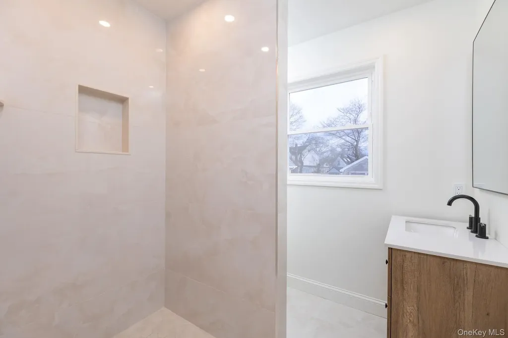 28 Locust Bayport NY 11705