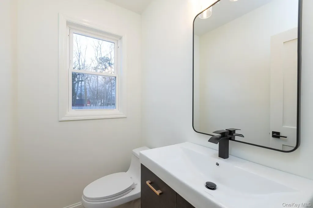 28 Locust Bayport NY 11705