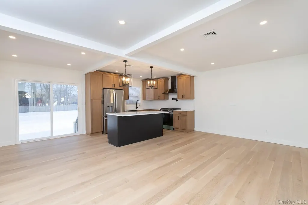 28 Locust Bayport NY 11705