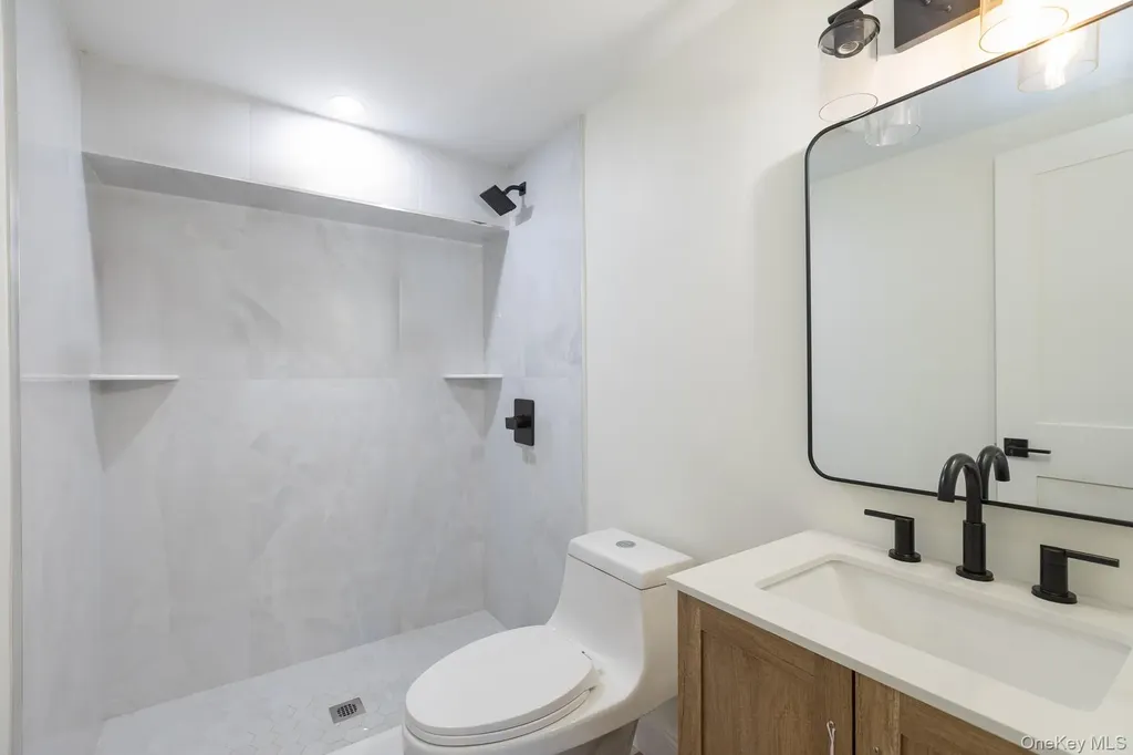 28 Locust Bayport NY 11705