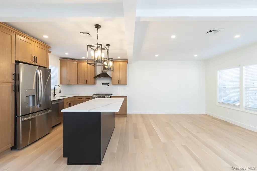 28 Locust Bayport NY 11705