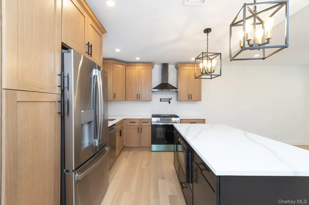 28 Locust Bayport NY 11705