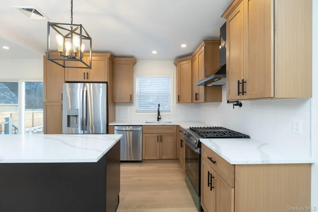 28 Locust Bayport NY 11705