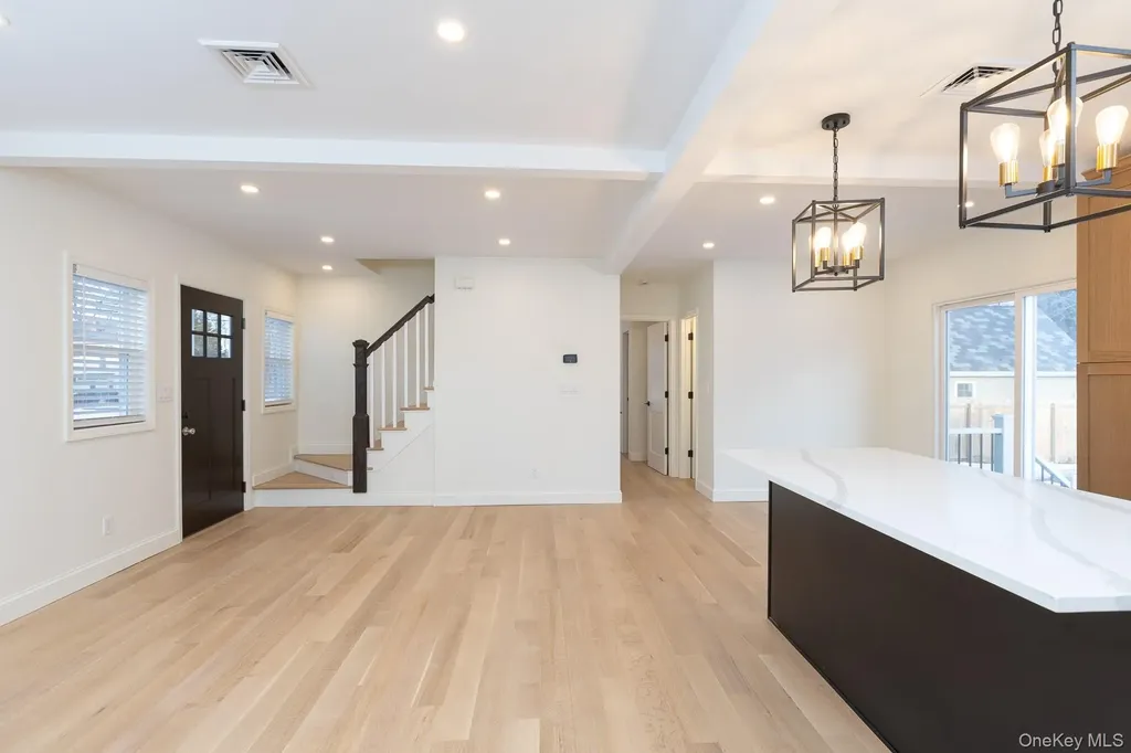 28 Locust Bayport NY 11705