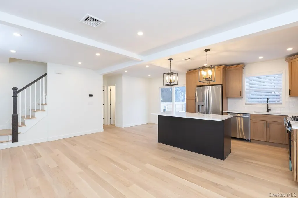 28 Locust Bayport NY 11705