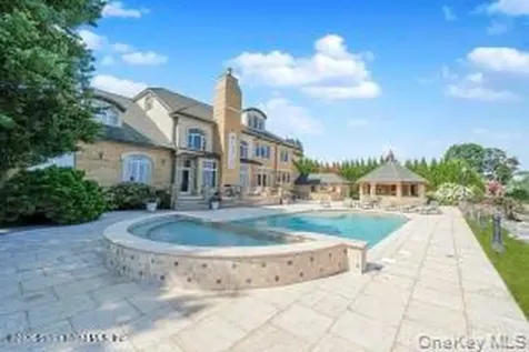 50 Wakefield Staten Island NY 10312