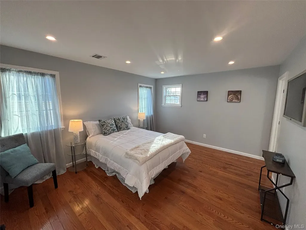403 S Bayview Avenue Freeport NY 11520