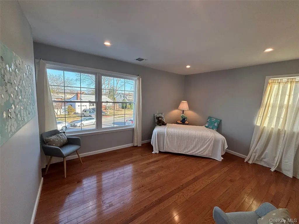 403 S Bayview Avenue Freeport NY 11520