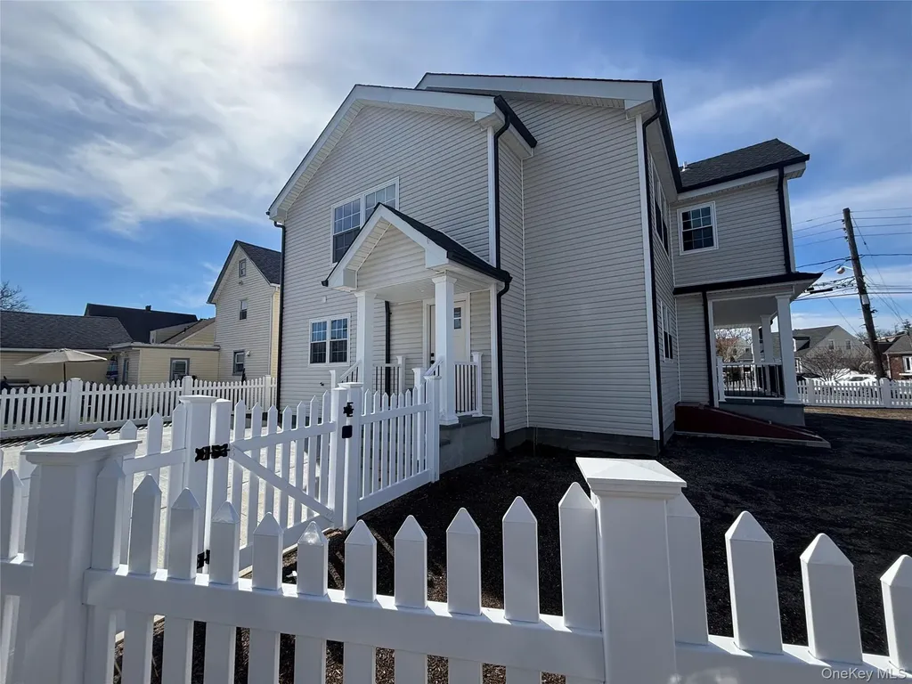 403 S Bayview Avenue Freeport NY 11520
