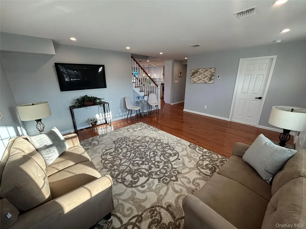 403 S Bayview Avenue Freeport NY 11520
