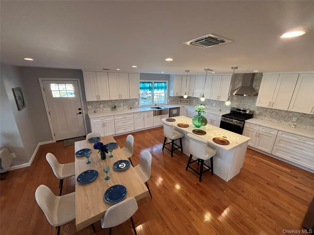 403 S Bayview Avenue Freeport NY 11520