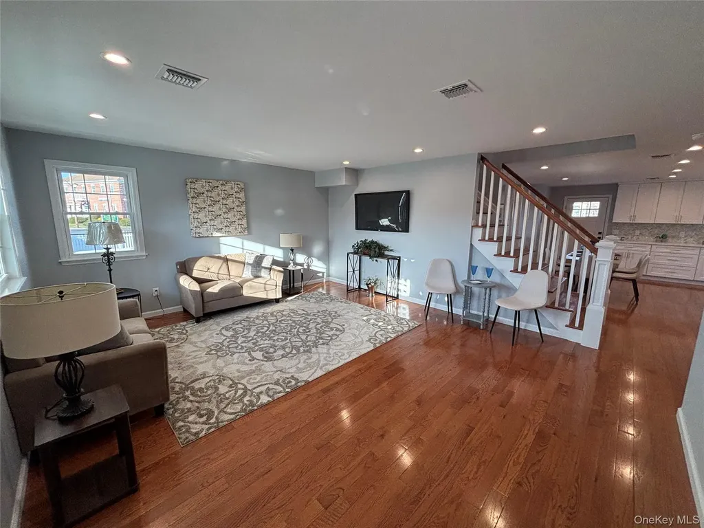 403 S Bayview Avenue Freeport NY 11520