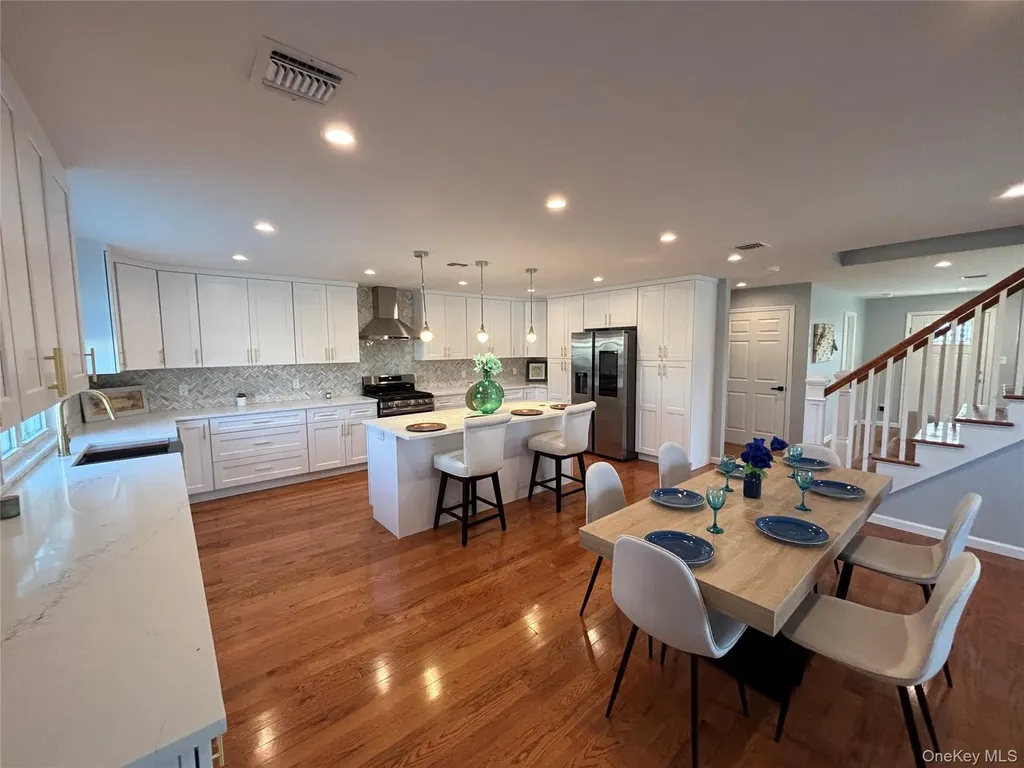 403 S Bayview Avenue Freeport NY 11520