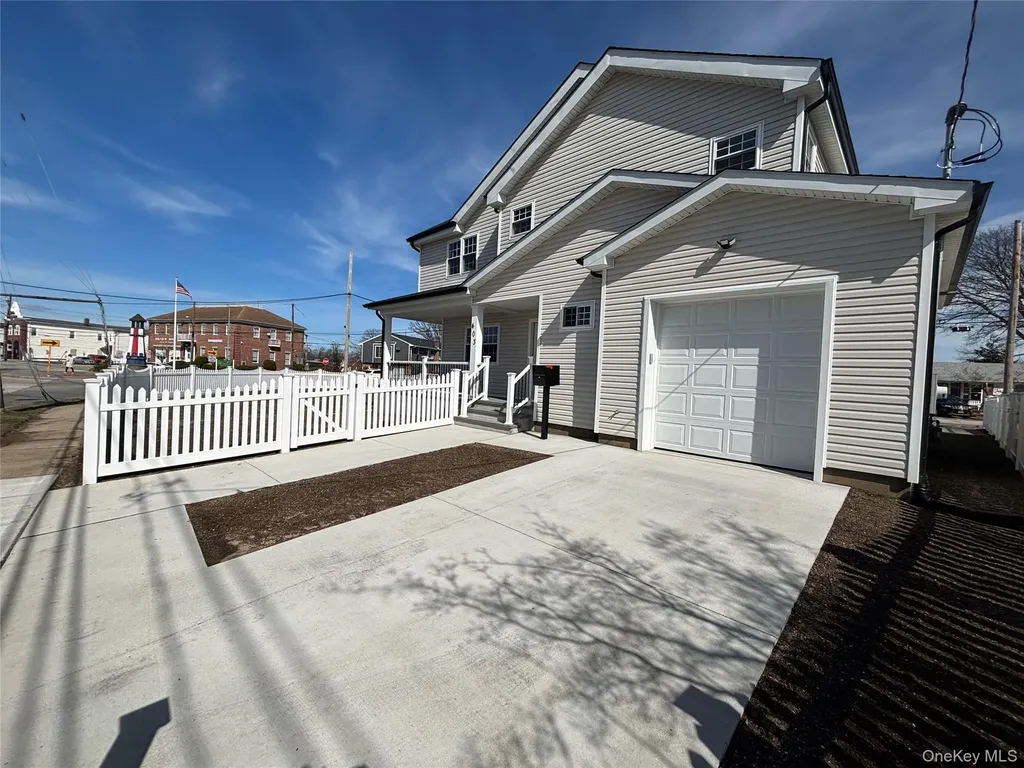 403 S Bayview Avenue Freeport NY 11520