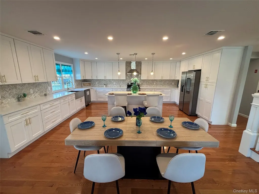 403 S Bayview Avenue Freeport NY 11520