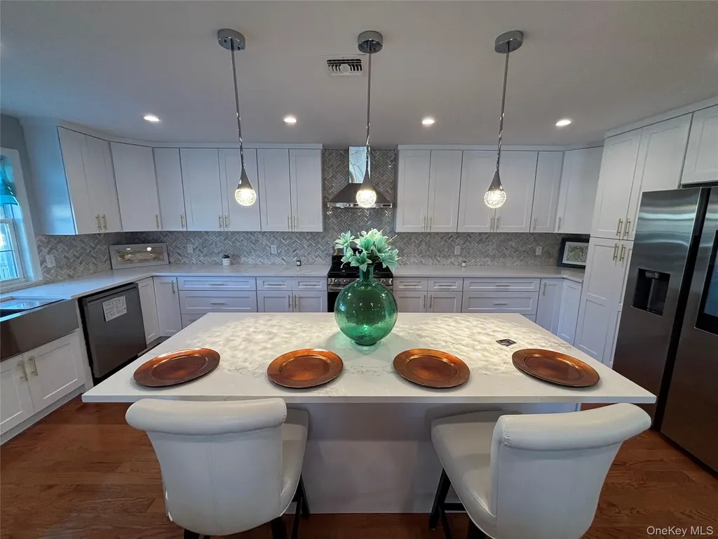 403 S Bayview Avenue Freeport NY 11520