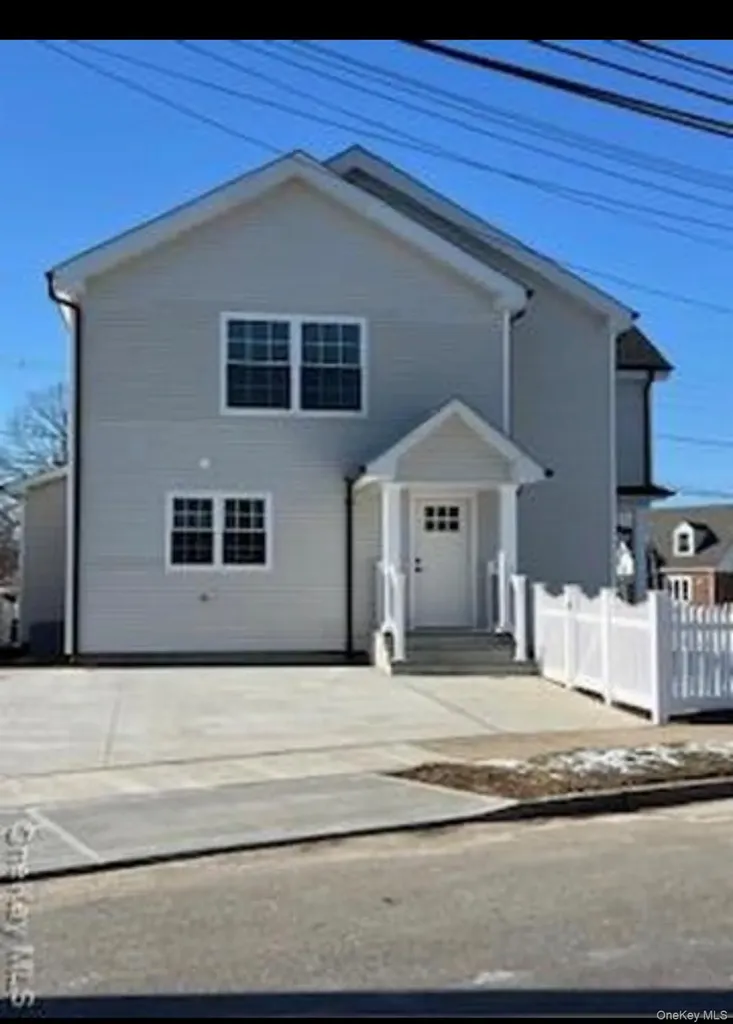 403 S Bayview Avenue Freeport NY 11520