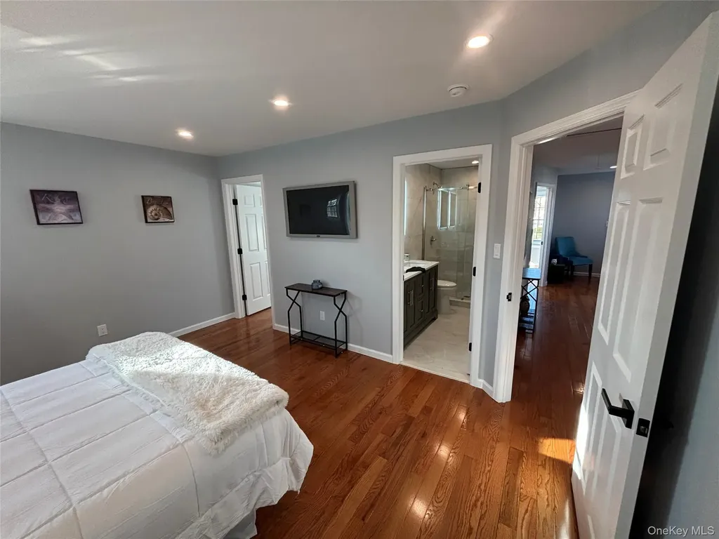 403 S Bayview Avenue Freeport NY 11520