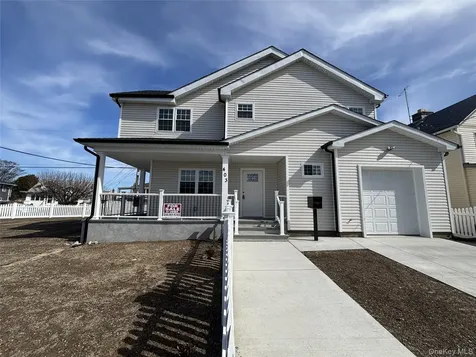 403 S Bayview Avenue Freeport NY 11520