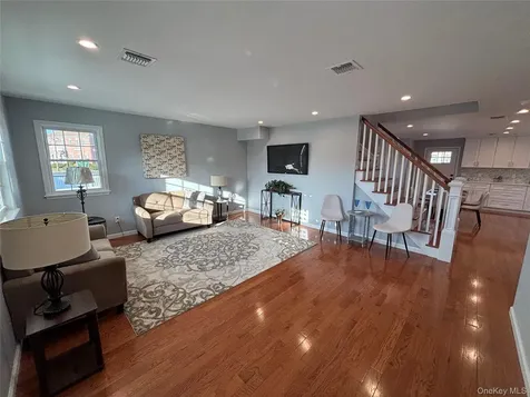 403 S Bayview Avenue Freeport NY 11520