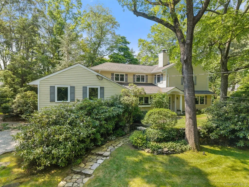 110 Round Hill Road Scarsdale NY 10583