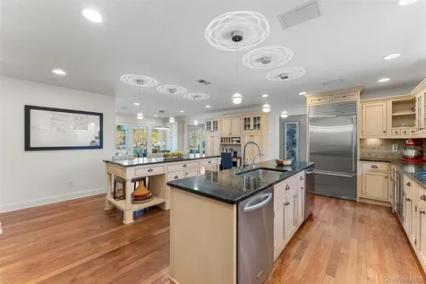 110 Round Hill Road Scarsdale NY 10583