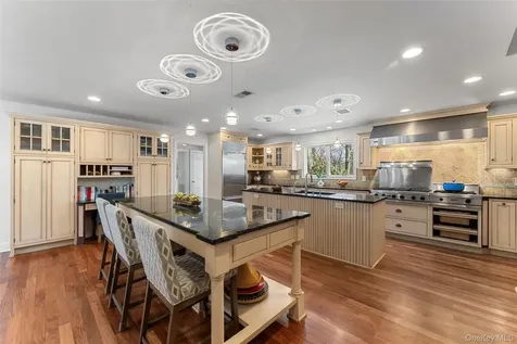 110 Round Hill Road Scarsdale NY 10583
