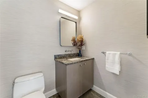 110 Round Hill Road Scarsdale NY 10583