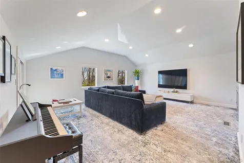 110 Round Hill Road Scarsdale NY 10583